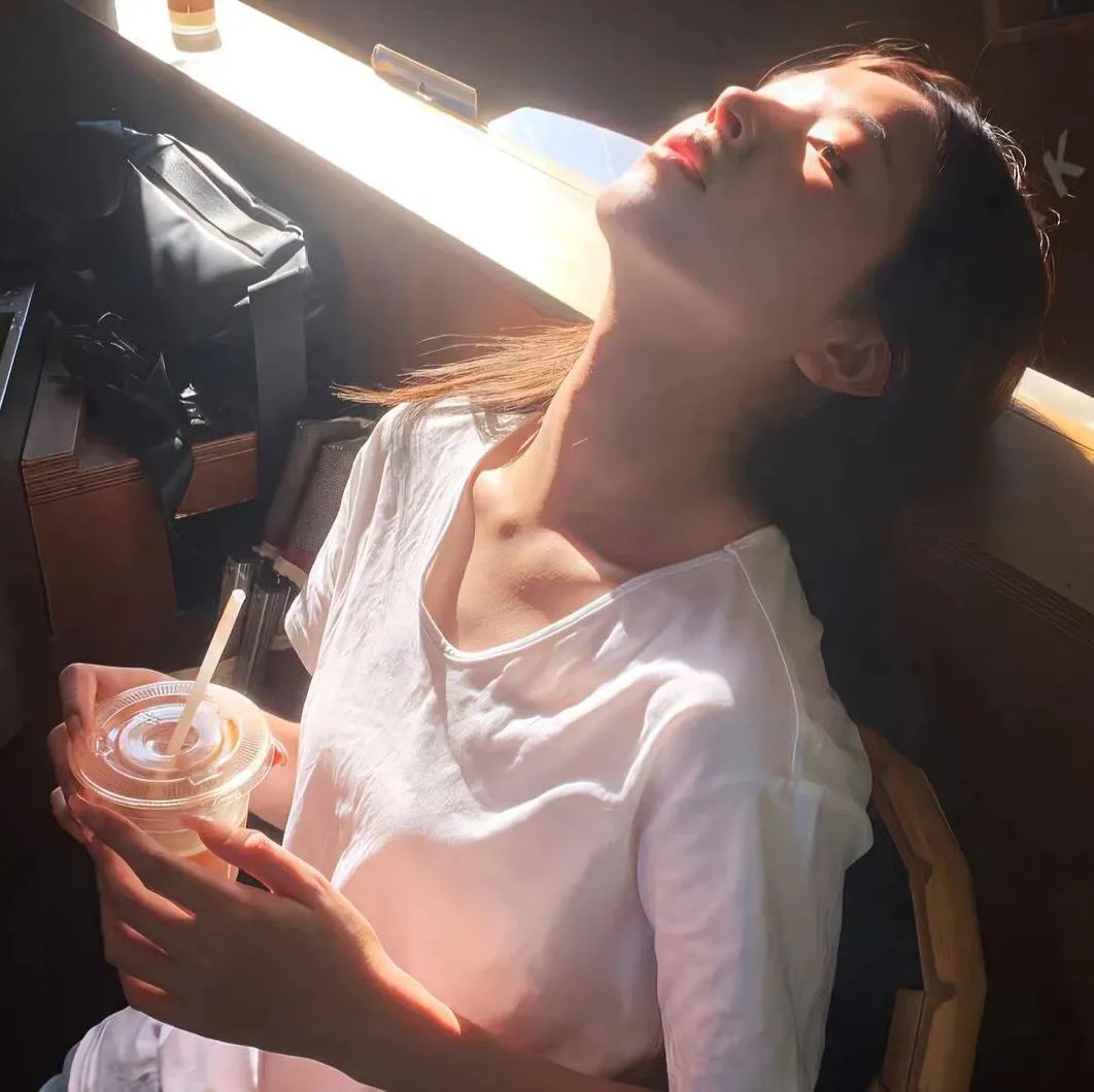 缠绕洞窟的野兽海报